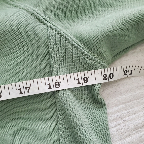 Carhatt Womens Relaxed Fit Midweight Crewneck Block Logo Sleeve Graphic Size: S - Picture 14 of 15